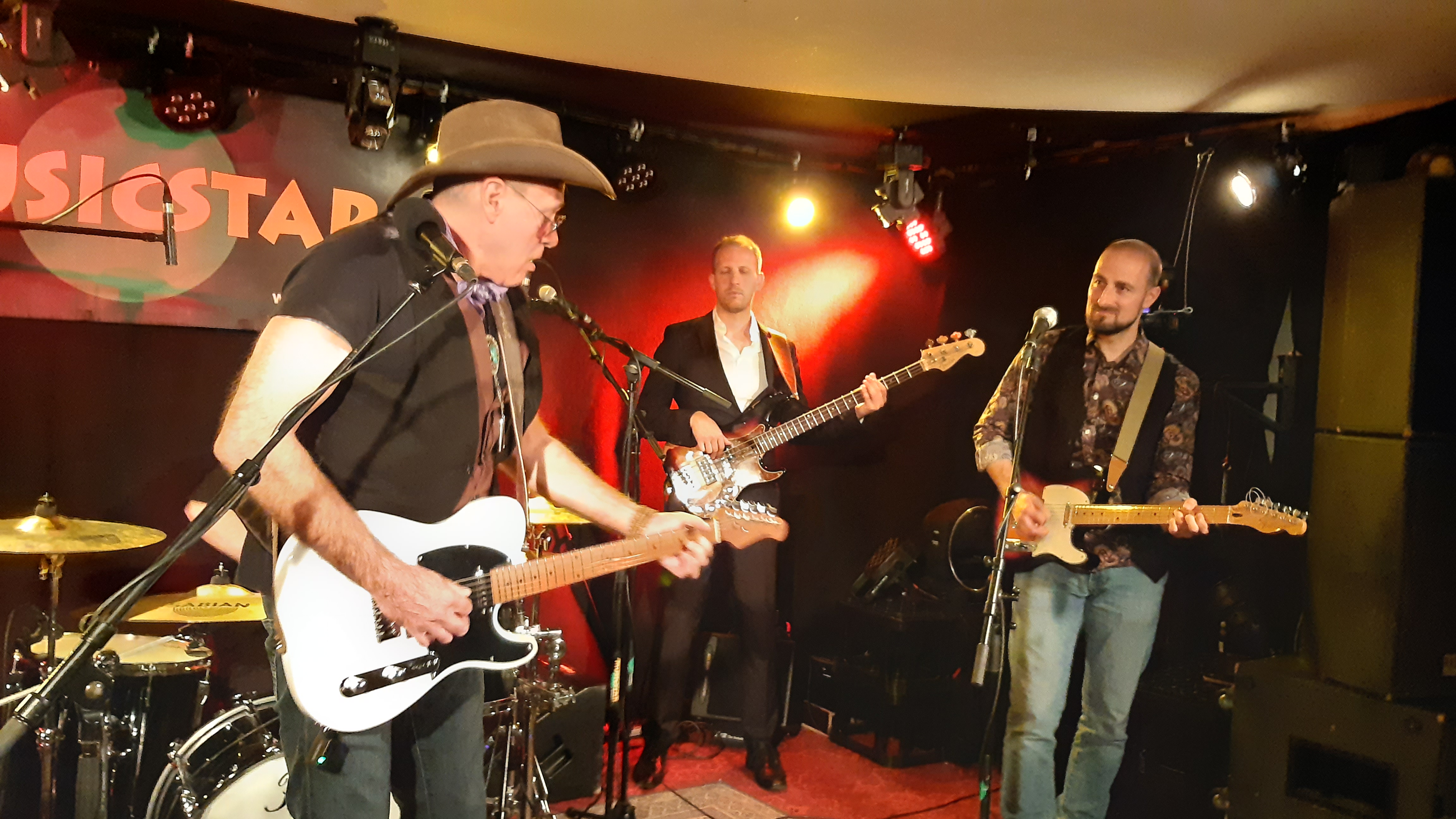 PeterKarpBand2021-10-13MusicStarNorderstedtGermany (12).jpg